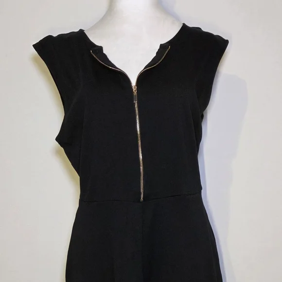 Elegant Black Sleeveless Dress - Picture 4 of 7
